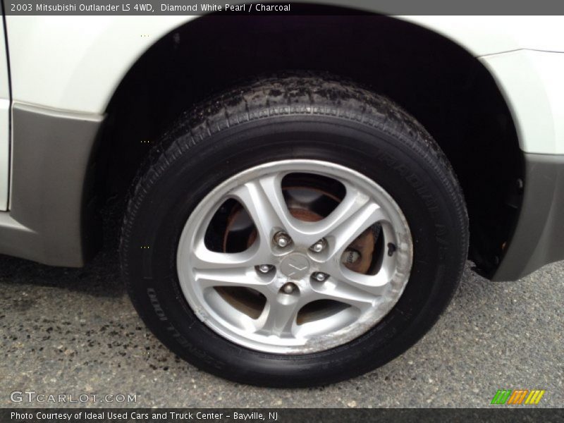 Diamond White Pearl / Charcoal 2003 Mitsubishi Outlander LS 4WD