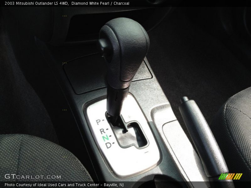 Diamond White Pearl / Charcoal 2003 Mitsubishi Outlander LS 4WD