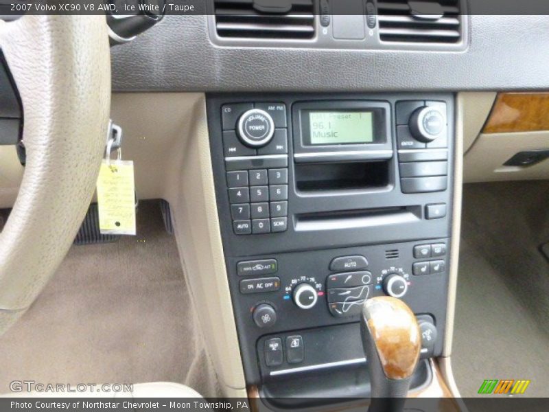 Ice White / Taupe 2007 Volvo XC90 V8 AWD