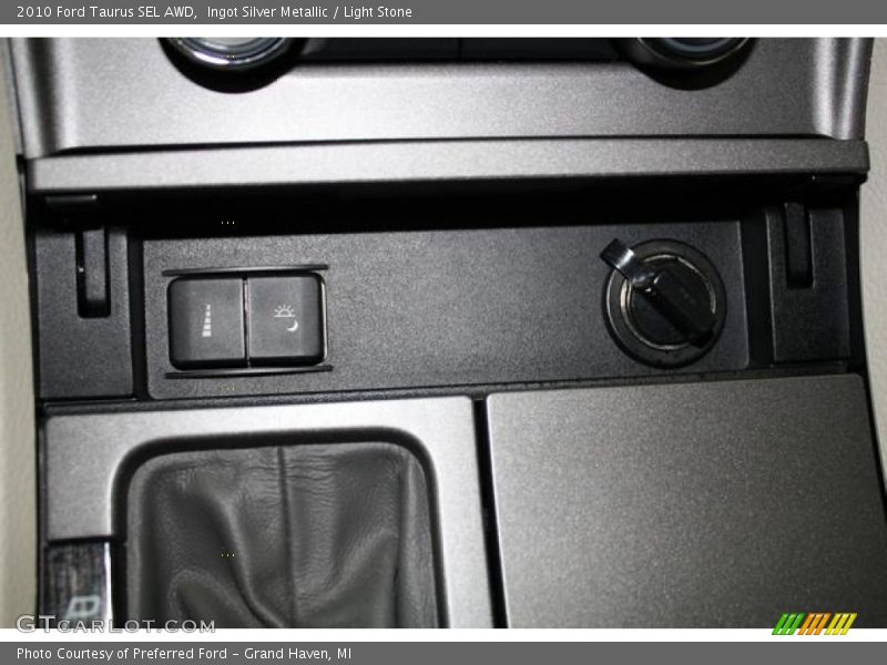 Ingot Silver Metallic / Light Stone 2010 Ford Taurus SEL AWD