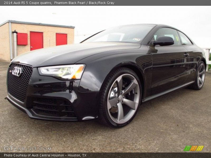 Front 3/4 View of 2014 RS 5 Coupe quattro