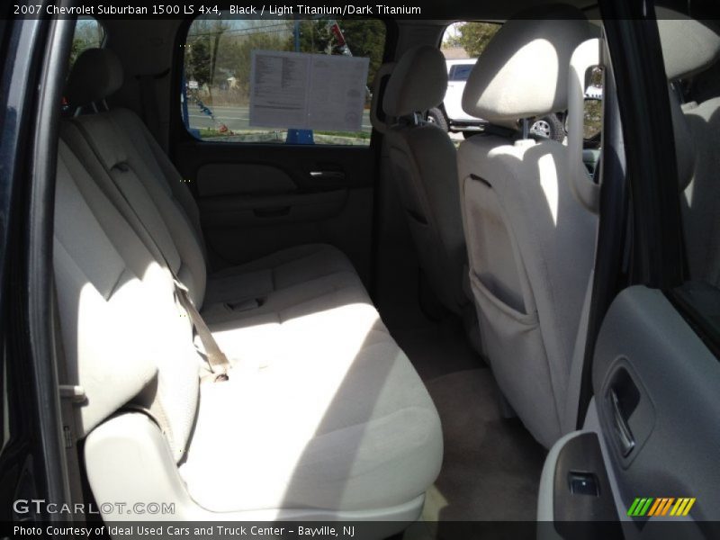 Black / Light Titanium/Dark Titanium 2007 Chevrolet Suburban 1500 LS 4x4