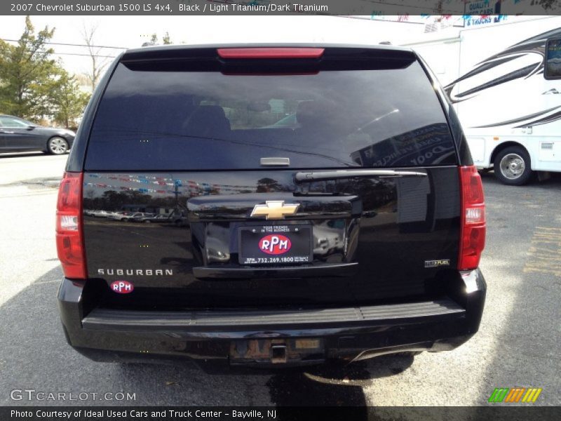 Black / Light Titanium/Dark Titanium 2007 Chevrolet Suburban 1500 LS 4x4