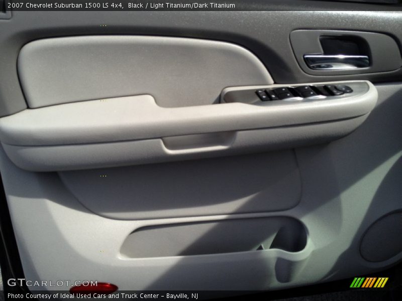 Black / Light Titanium/Dark Titanium 2007 Chevrolet Suburban 1500 LS 4x4
