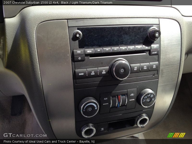 Black / Light Titanium/Dark Titanium 2007 Chevrolet Suburban 1500 LS 4x4