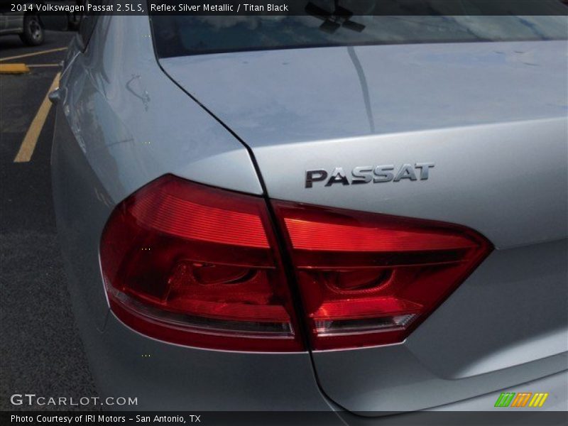 Reflex Silver Metallic / Titan Black 2014 Volkswagen Passat 2.5L S