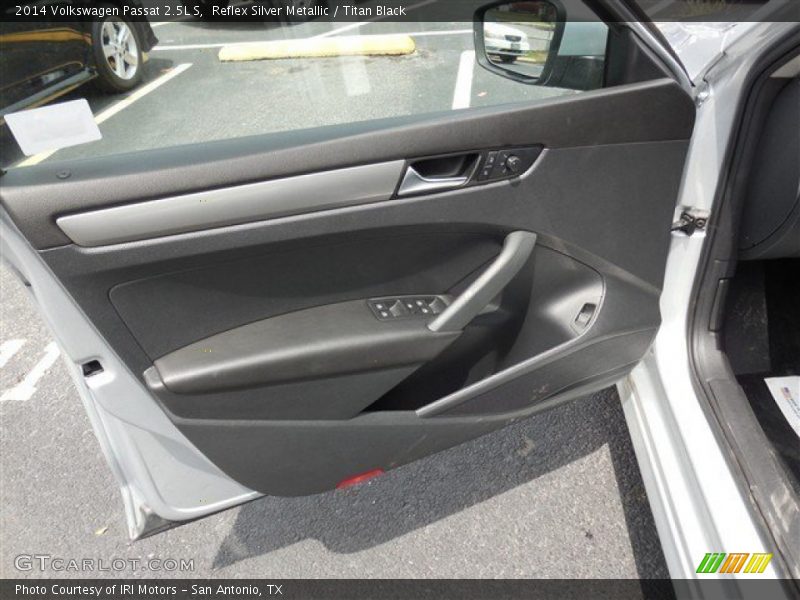 Reflex Silver Metallic / Titan Black 2014 Volkswagen Passat 2.5L S