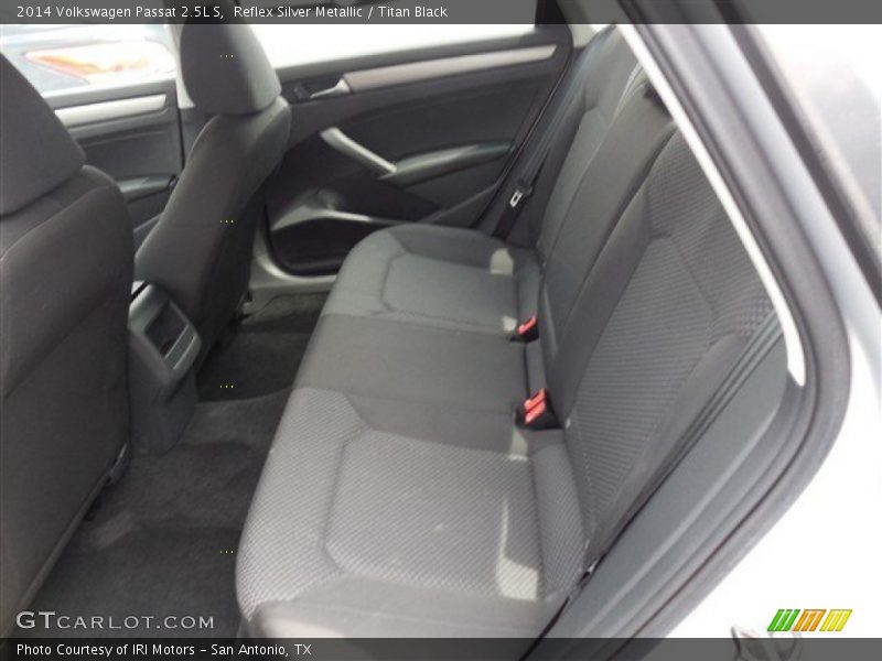 Reflex Silver Metallic / Titan Black 2014 Volkswagen Passat 2.5L S