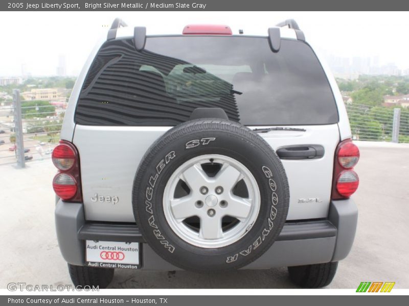 Bright Silver Metallic / Medium Slate Gray 2005 Jeep Liberty Sport