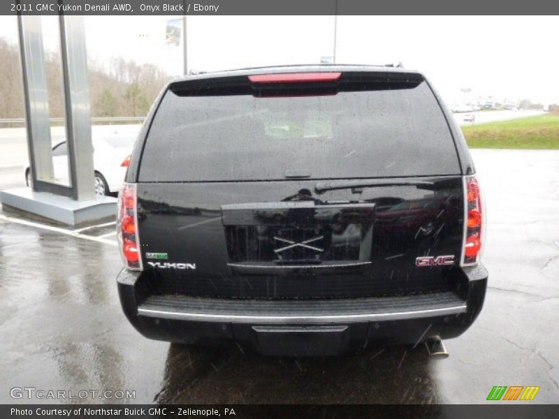 Onyx Black / Ebony 2011 GMC Yukon Denali AWD