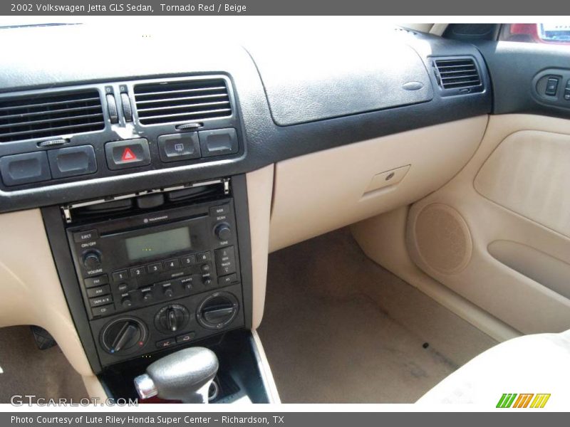 Tornado Red / Beige 2002 Volkswagen Jetta GLS Sedan