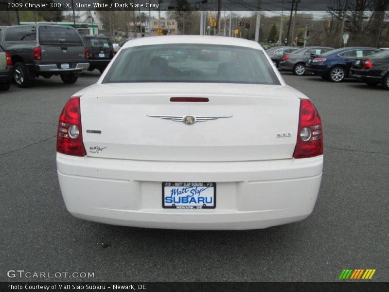 Stone White / Dark Slate Gray 2009 Chrysler 300 LX