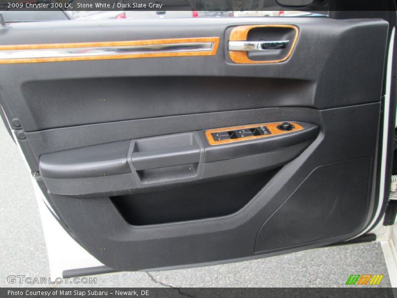 Stone White / Dark Slate Gray 2009 Chrysler 300 LX