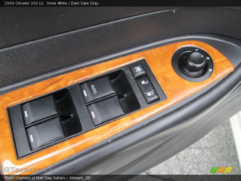 Stone White / Dark Slate Gray 2009 Chrysler 300 LX