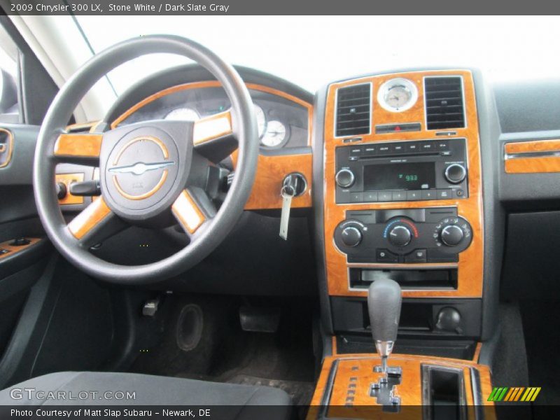 Stone White / Dark Slate Gray 2009 Chrysler 300 LX