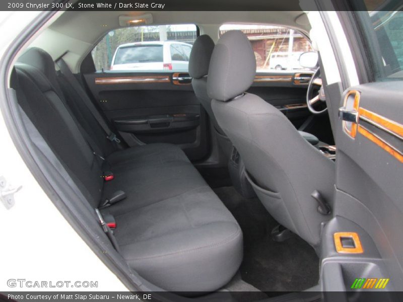 Stone White / Dark Slate Gray 2009 Chrysler 300 LX