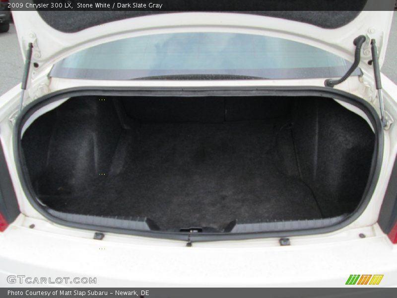 Stone White / Dark Slate Gray 2009 Chrysler 300 LX