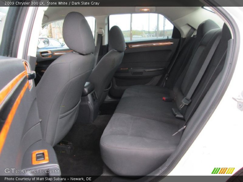 Stone White / Dark Slate Gray 2009 Chrysler 300 LX