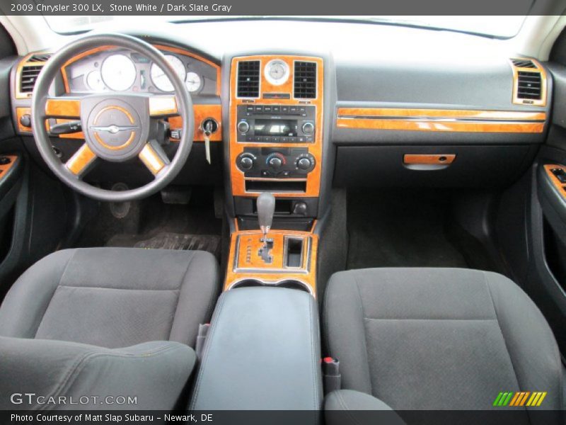 Stone White / Dark Slate Gray 2009 Chrysler 300 LX