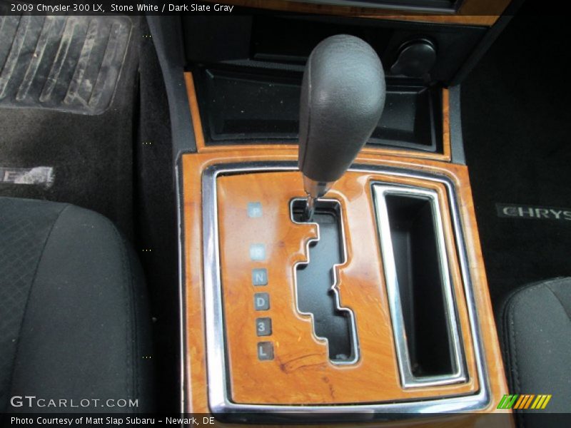 Stone White / Dark Slate Gray 2009 Chrysler 300 LX