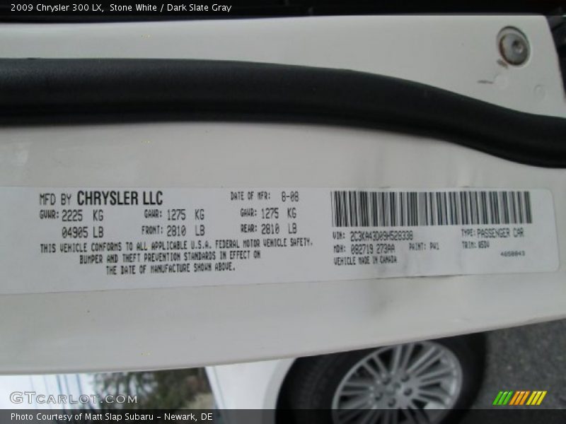 Stone White / Dark Slate Gray 2009 Chrysler 300 LX