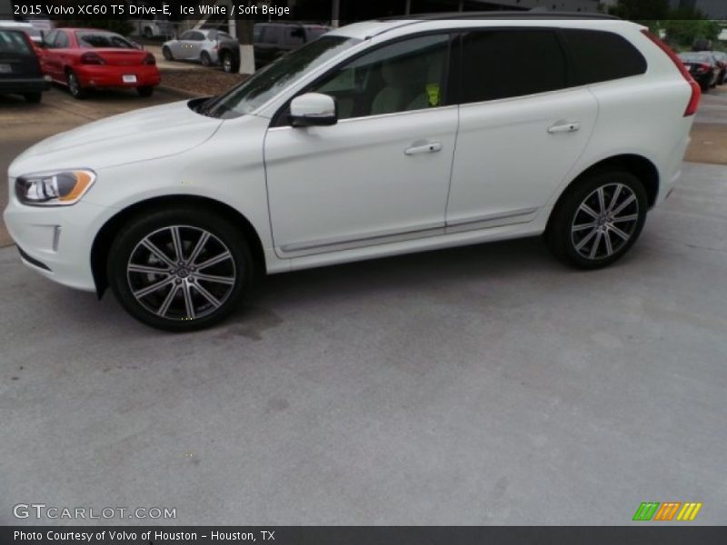 Ice White / Soft Beige 2015 Volvo XC60 T5 Drive-E