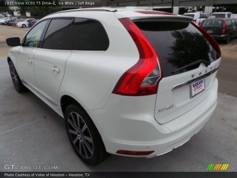 Ice White / Soft Beige 2015 Volvo XC60 T5 Drive-E