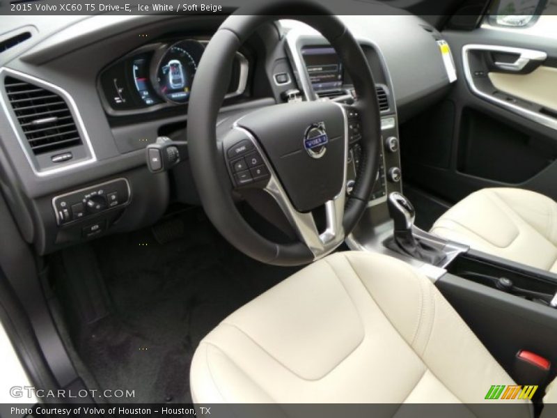 Ice White / Soft Beige 2015 Volvo XC60 T5 Drive-E