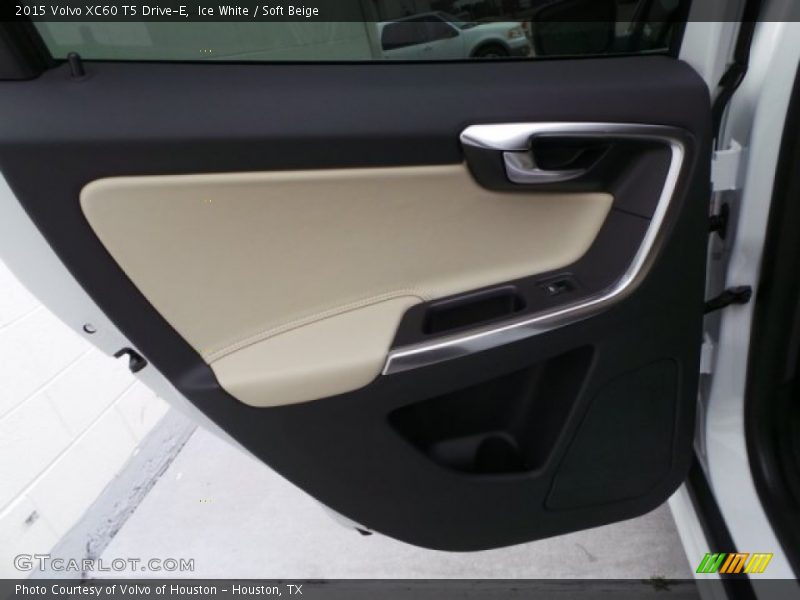 Ice White / Soft Beige 2015 Volvo XC60 T5 Drive-E