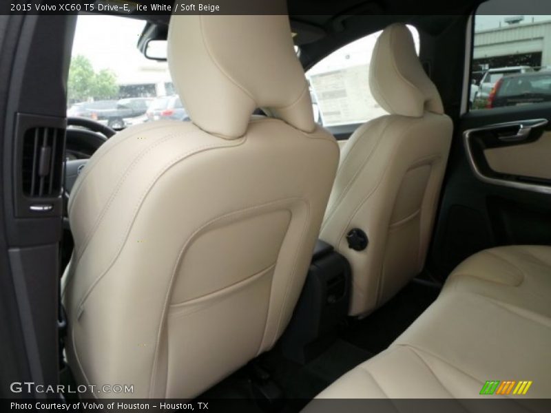 Ice White / Soft Beige 2015 Volvo XC60 T5 Drive-E