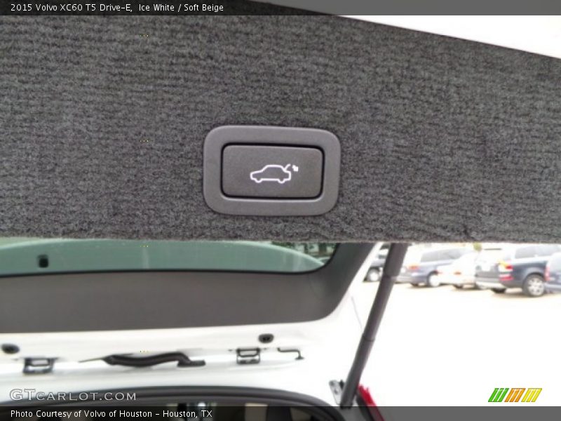 Ice White / Soft Beige 2015 Volvo XC60 T5 Drive-E