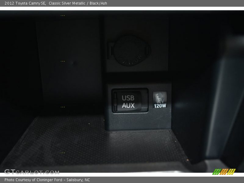 Classic Silver Metallic / Black/Ash 2012 Toyota Camry SE