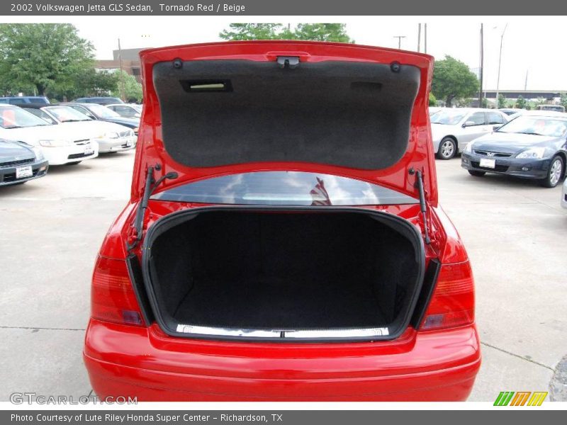 Tornado Red / Beige 2002 Volkswagen Jetta GLS Sedan