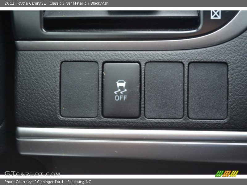 Classic Silver Metallic / Black/Ash 2012 Toyota Camry SE
