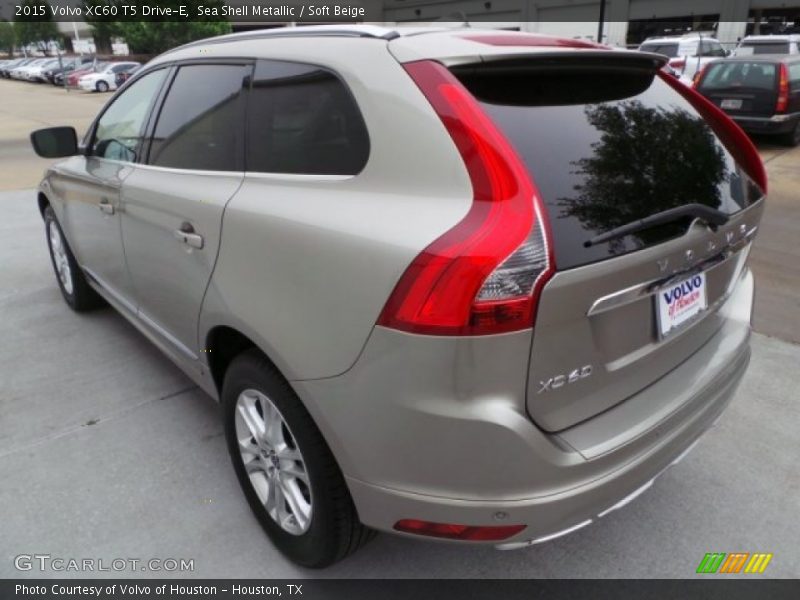 Sea Shell Metallic / Soft Beige 2015 Volvo XC60 T5 Drive-E