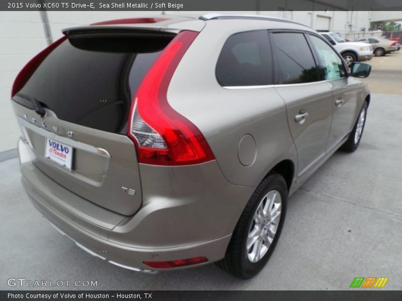 Sea Shell Metallic / Soft Beige 2015 Volvo XC60 T5 Drive-E