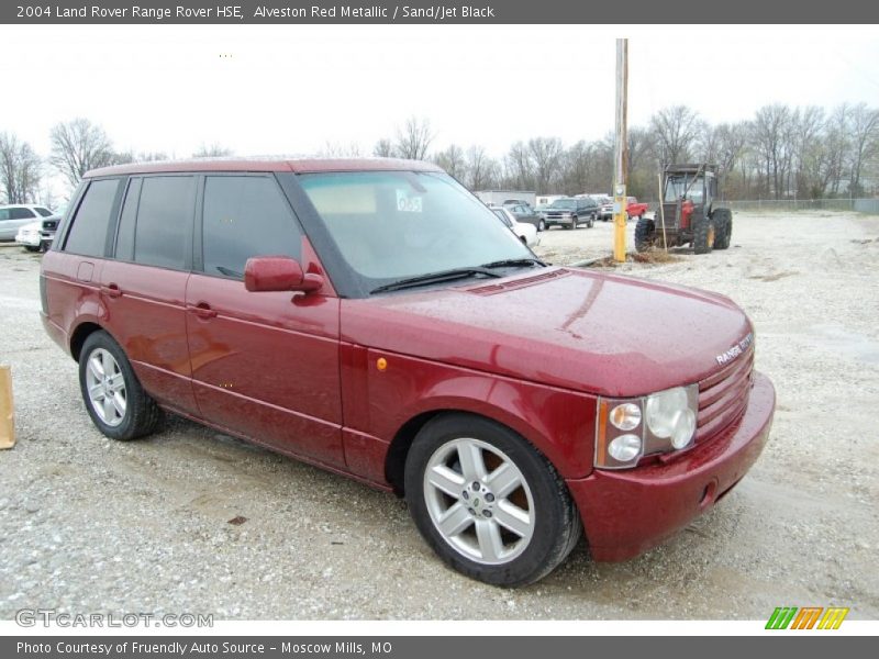 Front 3/4 View of 2004 Range Rover HSE