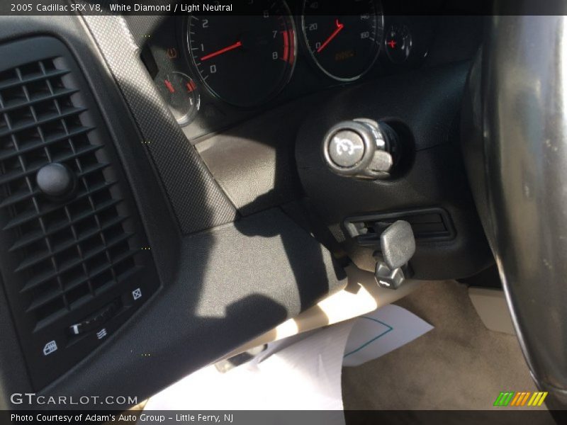 White Diamond / Light Neutral 2005 Cadillac SRX V8