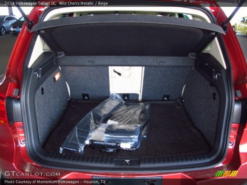 Wild Cherry Metallic / Beige 2014 Volkswagen Tiguan SE