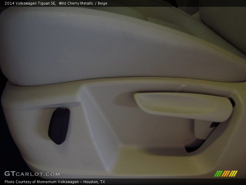 Wild Cherry Metallic / Beige 2014 Volkswagen Tiguan SE