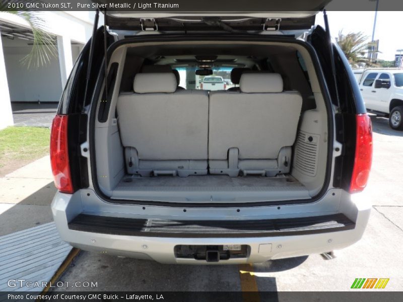 Pure Silver Metallic / Light Titanium 2010 GMC Yukon SLT
