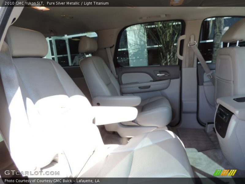 Pure Silver Metallic / Light Titanium 2010 GMC Yukon SLT