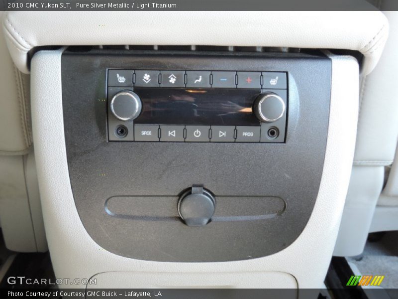 Pure Silver Metallic / Light Titanium 2010 GMC Yukon SLT