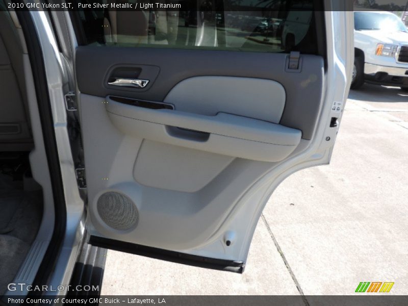 Pure Silver Metallic / Light Titanium 2010 GMC Yukon SLT