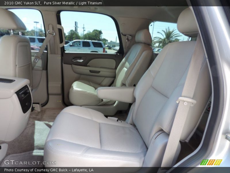 Pure Silver Metallic / Light Titanium 2010 GMC Yukon SLT