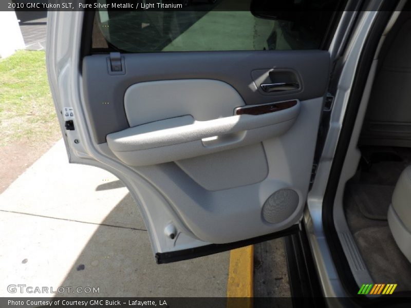 Pure Silver Metallic / Light Titanium 2010 GMC Yukon SLT