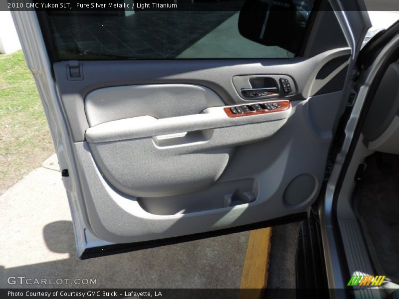 Pure Silver Metallic / Light Titanium 2010 GMC Yukon SLT