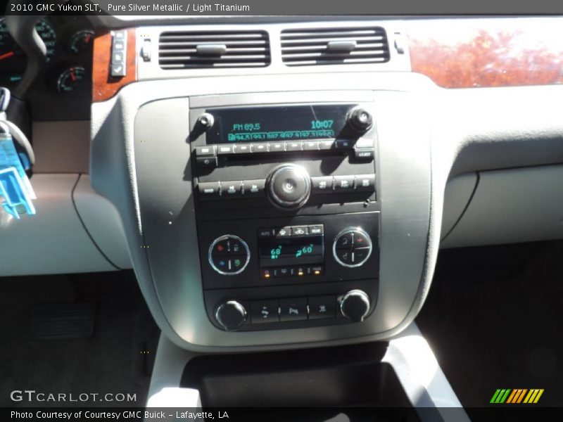 Pure Silver Metallic / Light Titanium 2010 GMC Yukon SLT