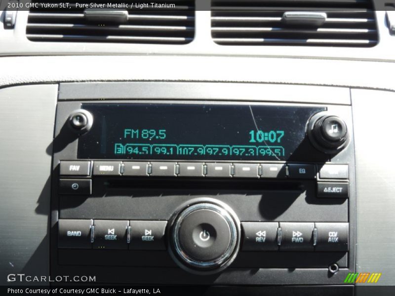 Pure Silver Metallic / Light Titanium 2010 GMC Yukon SLT