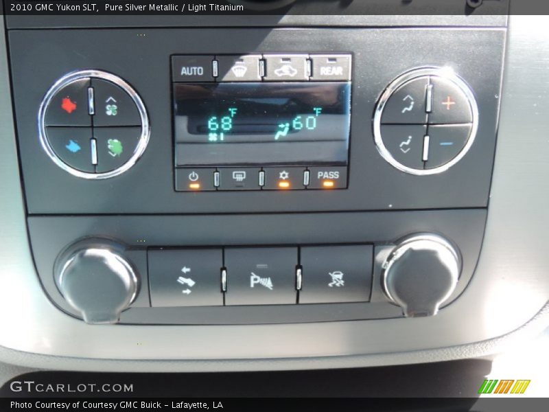 Pure Silver Metallic / Light Titanium 2010 GMC Yukon SLT